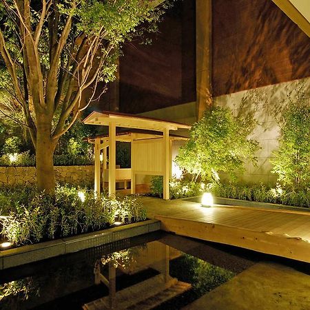 Hakone Tokinoshizuku Ξενοδοχείο Εξωτερικό φωτογραφία A Japanese garden at night