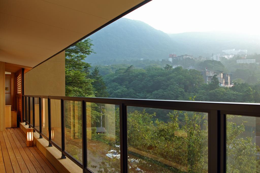 Hakone Tokinoshizuku Ξενοδοχείο Εξωτερικό φωτογραφία A glass balustrade