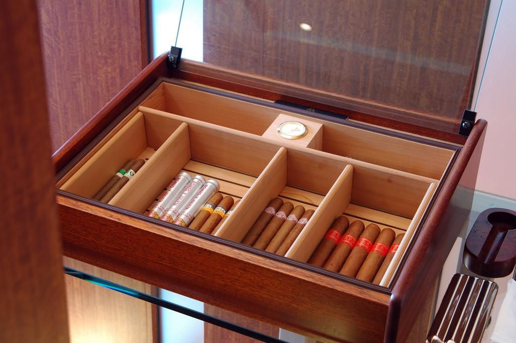 Hakone Tokinoshizuku Ξενοδοχείο Εξωτερικό φωτογραφία A cigar humidor