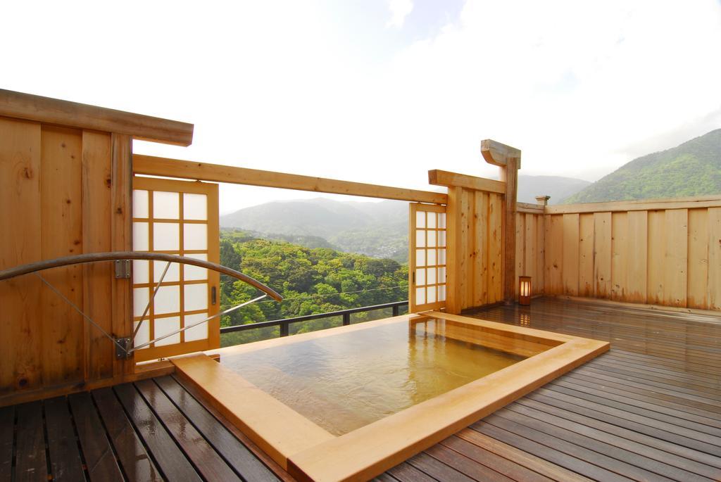 Hakone Tokinoshizuku Ξενοδοχείο Δωμάτιο φωτογραφία A traditional open-air onsen